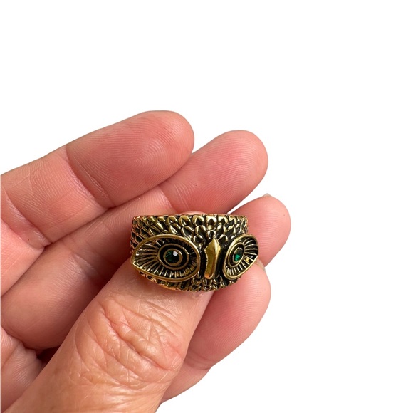 Gold Owl Face Ring with Green Jeweled Eyes - Picture 7 of 8